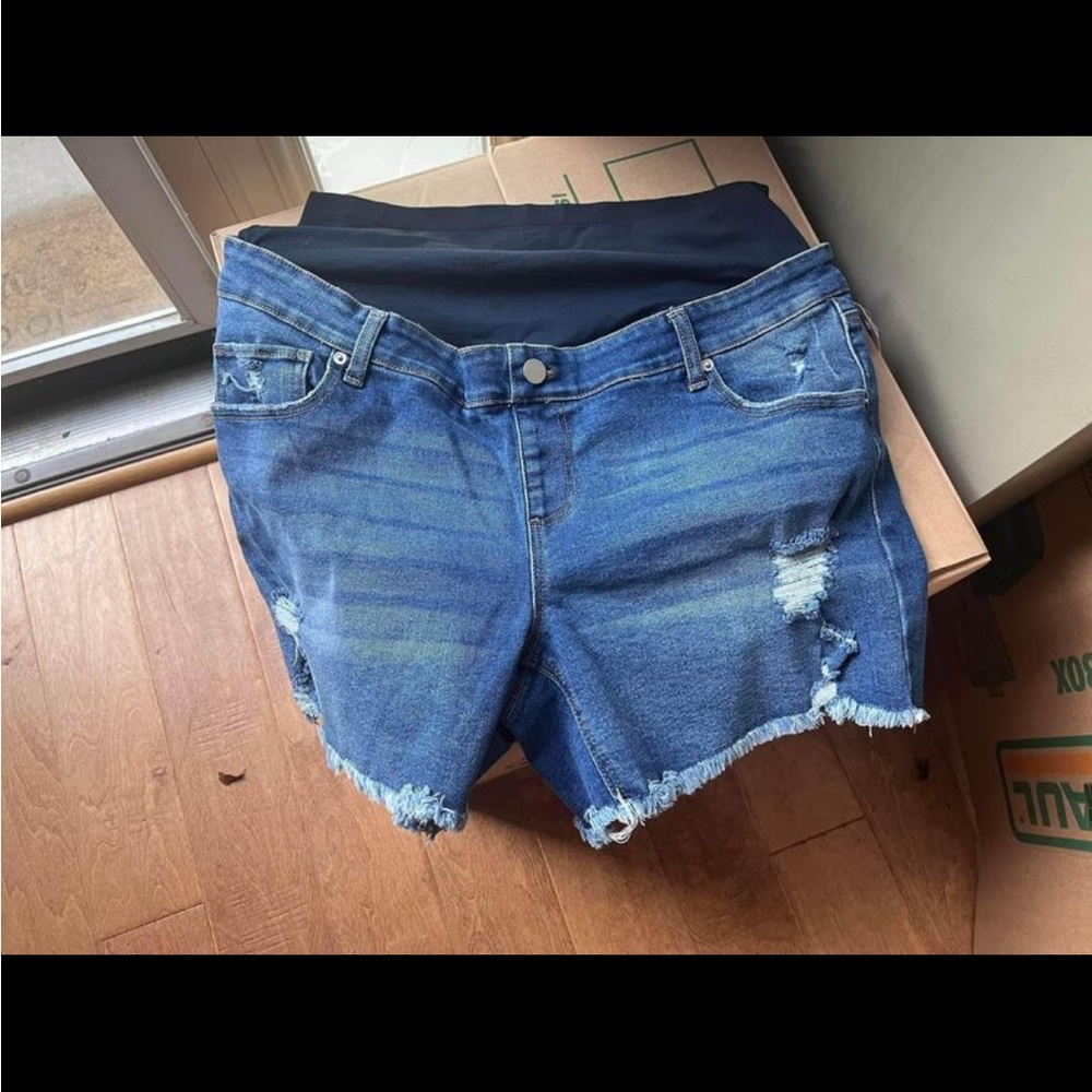 Maternity shorts